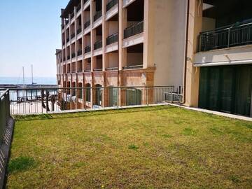 Апартаменты с видом на сад в  Marina City ApartHotel